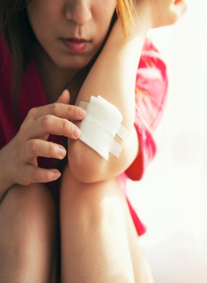 Vakly Non-Sterile Gauze Pad - Non-Woven 4 Ply Highly Absorbent Gauze Pad Dressing Sponges- Great for First Aid Medical, Dental and Wound Care, Prepping, Scrubbing & Cleaning (2x2 (200 Count)) - Image 3